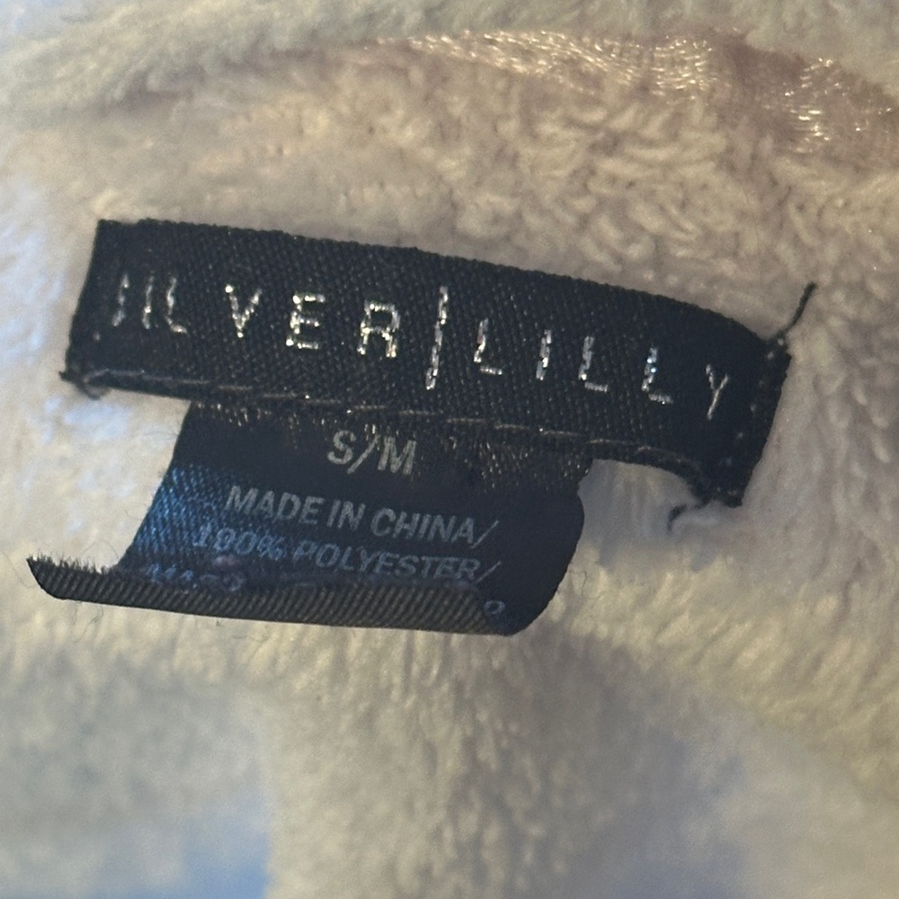 Women's White Plush Robe - Picture 8 of 8